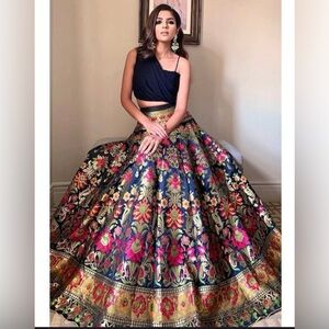 Indian wedding guest outfit, leganga, black top with dupatta, silk skirt